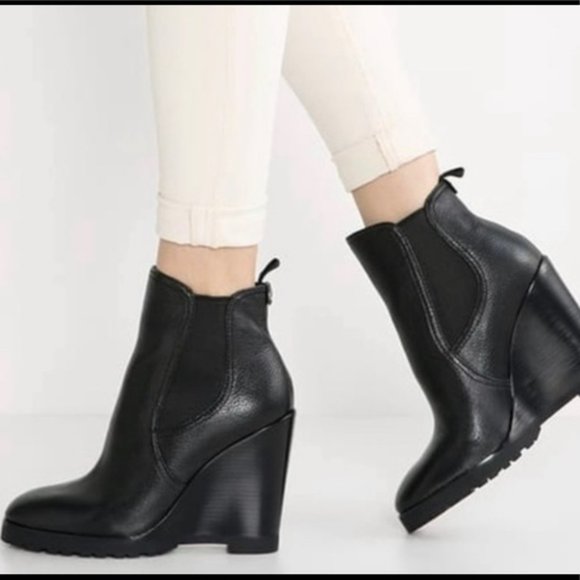 Michael Kors Thea Leather Wedge Boot, Size 10M, NWOT, Excellent Condition - Picture 7 of 7
